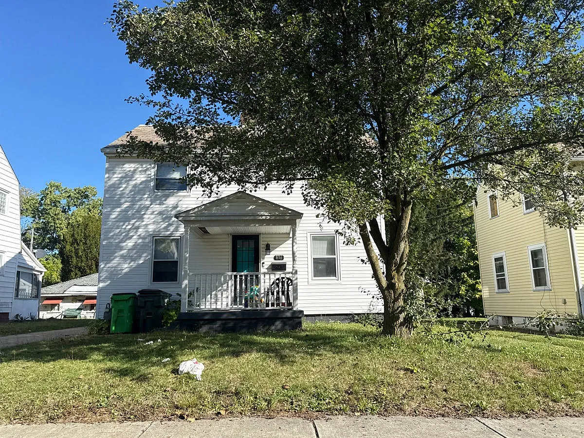816 Devine St photo 1