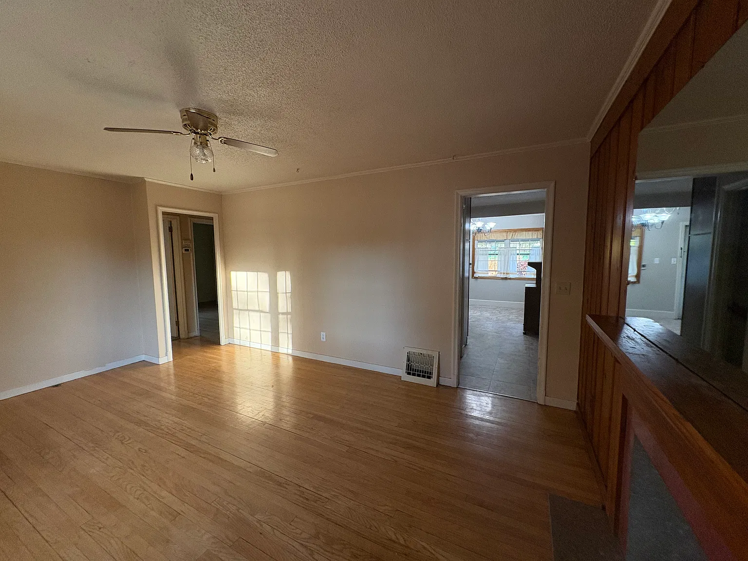 3 bed, 1561 sqft, $2,000 — Photo 4