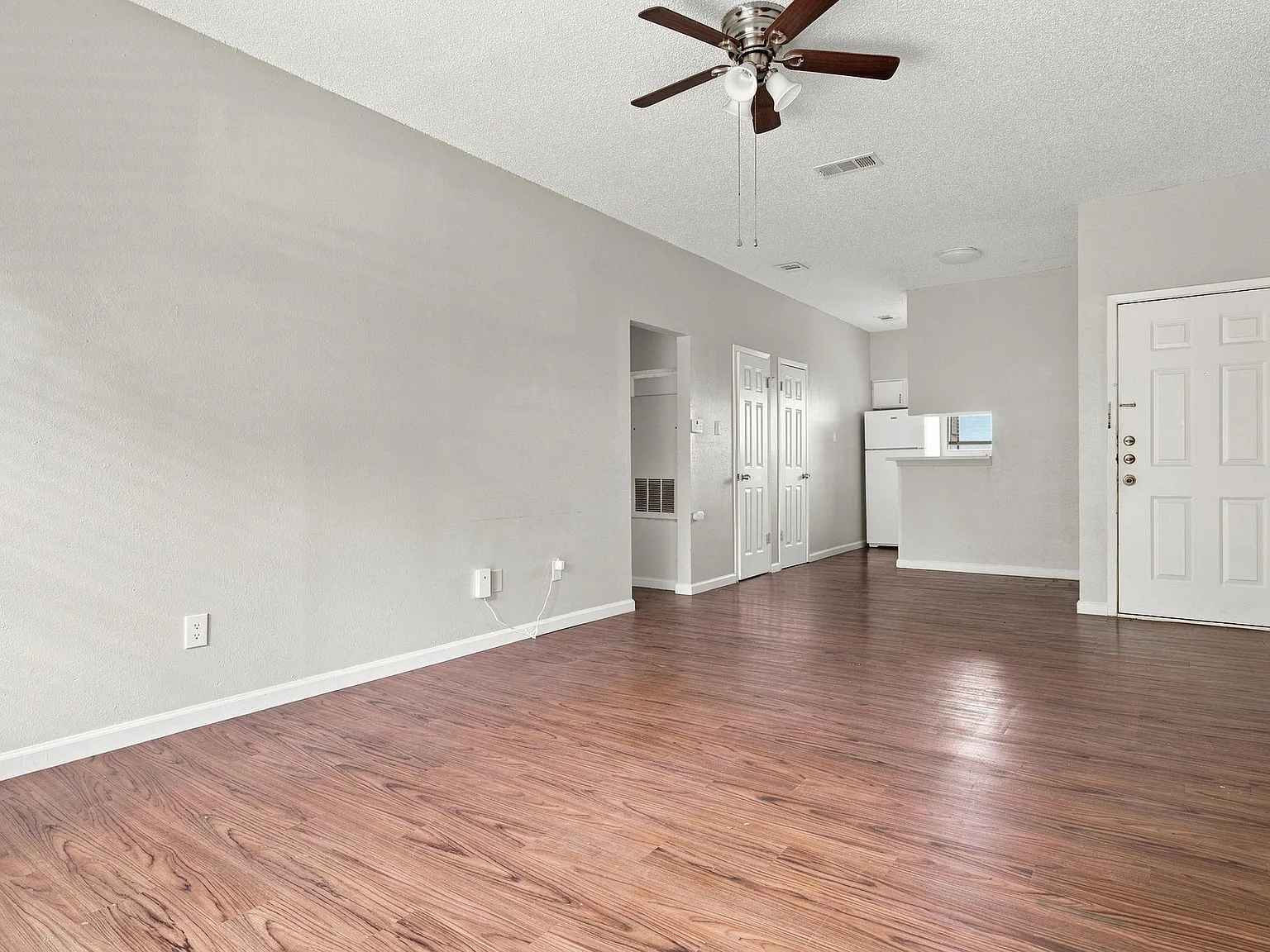 2 bed, 2.0 bath, 904 sqft, $1,300 — Photo 4