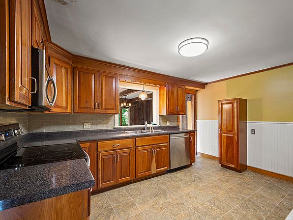 4th image of 34 Franklin Street