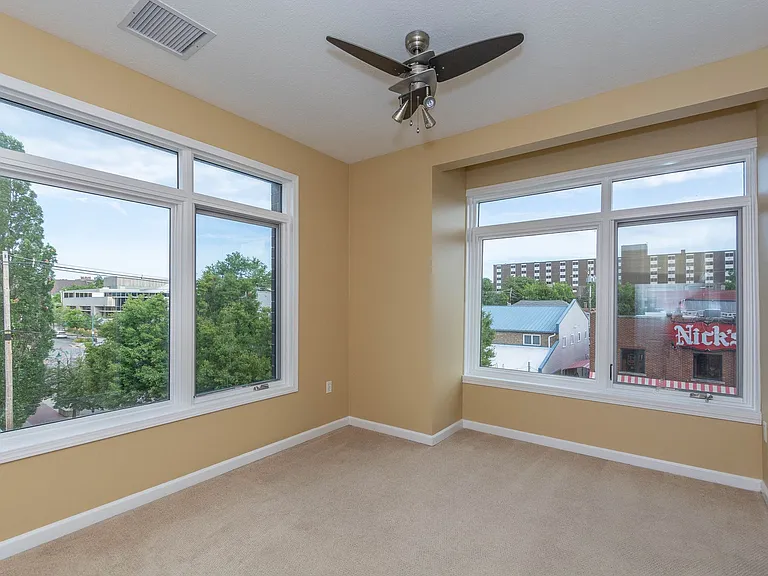 422 E Kirkwood Ave — Photo 7