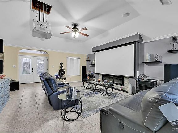 5th image of 4412 Pelican Ave