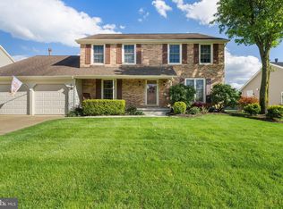 10 White Pine Dr, Sewell, NJ 08080