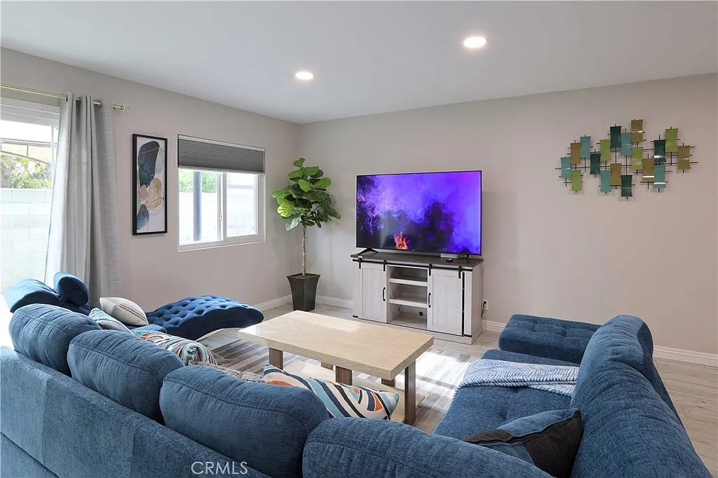 4 bed, 2.5 bath, 1662 sqft, $6,000 — Photo 3