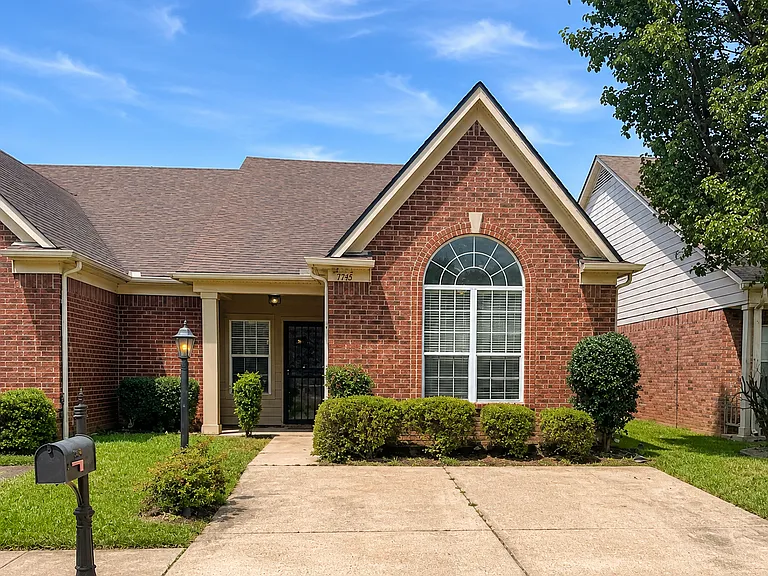 7751 Lipscomb Dr — Photo 1
