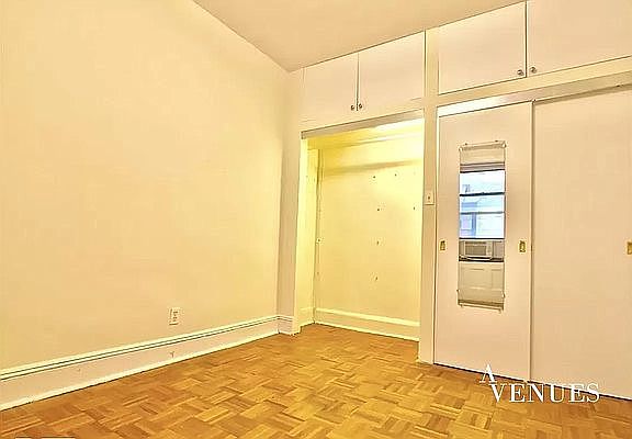 4th image of 306 W 93rd St #35A