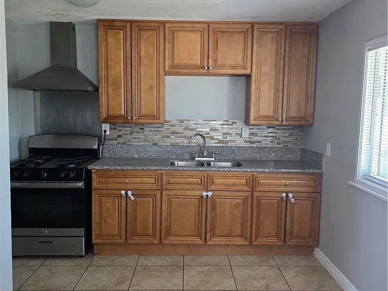 610 W Grand Blvd #1 — Photo 3
