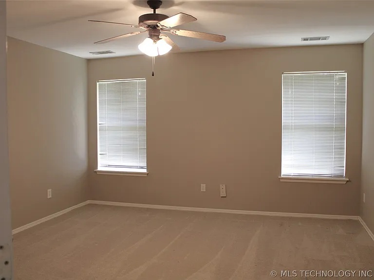 12007 S Cedar Ave — Photo 7
