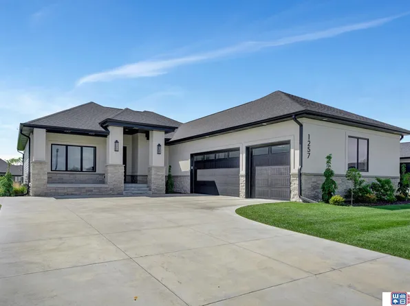 1257 S 97th St, Lincoln, NE 68520