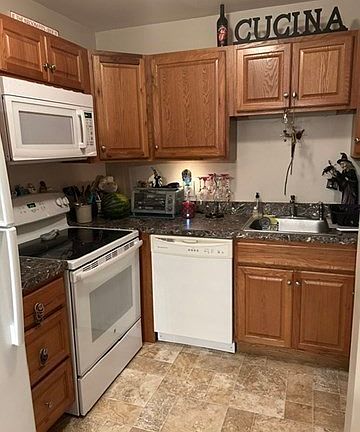 4th image of 3 Thayer Pond Dr #17