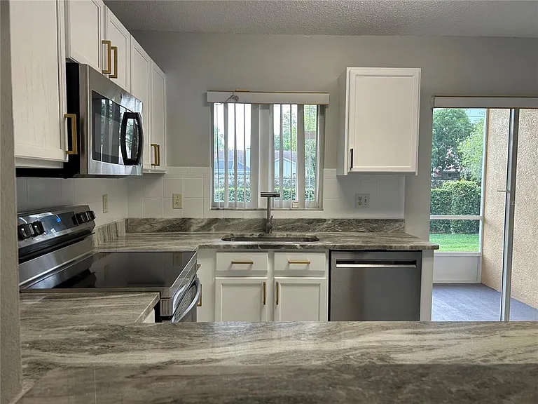 1727 Fluorshire Dr — Photo 16