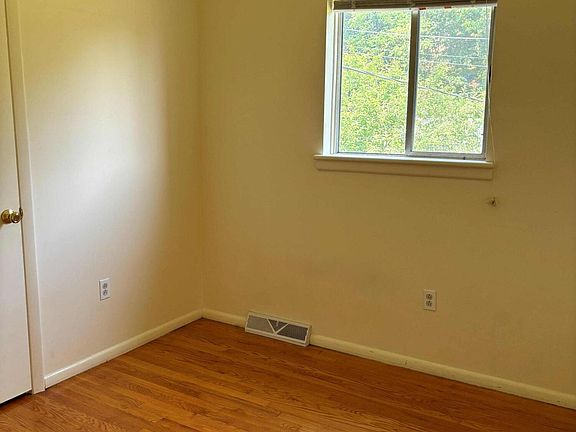 2nd image of 5029 Sunny Side Dr
