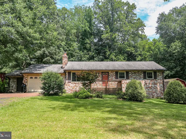 96 Sandy Ridge Rd, Fredericksburg, VA 22405