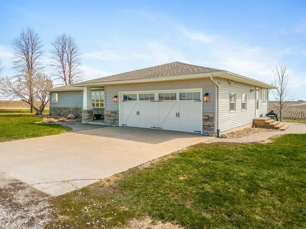 6017 11th Ave, Dysart, IA 52224