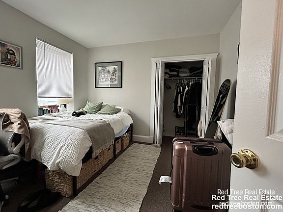 3rd image of 829 Beacon St