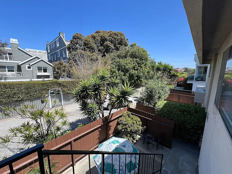 22 Reef St #5 — Photo 9