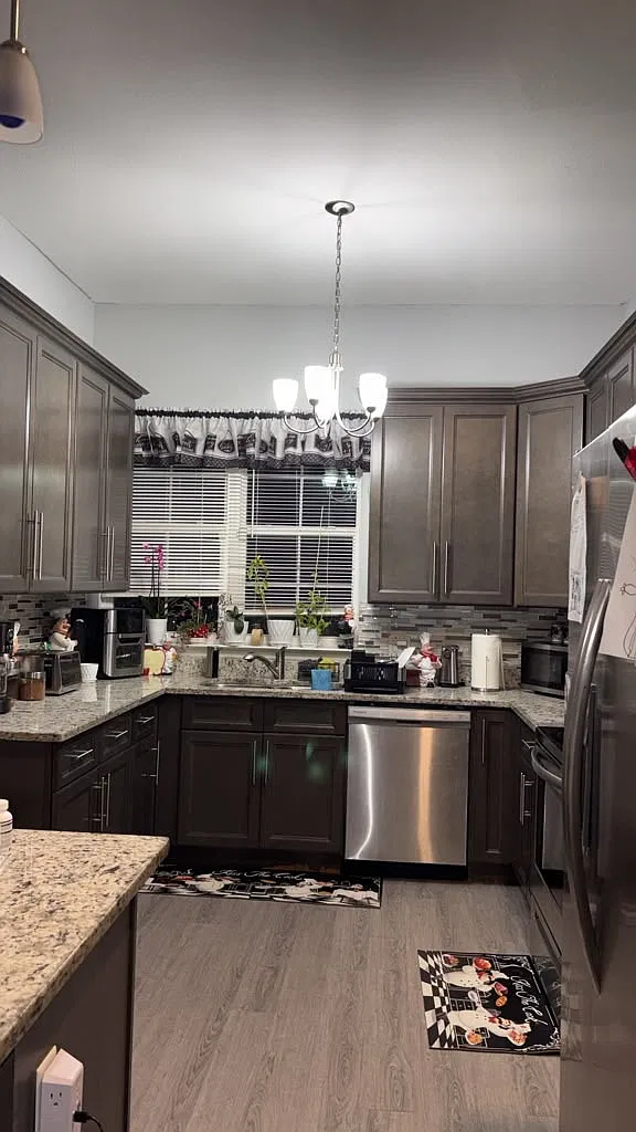 3 bed, 1388 sqft, $1,850 — Photo 2