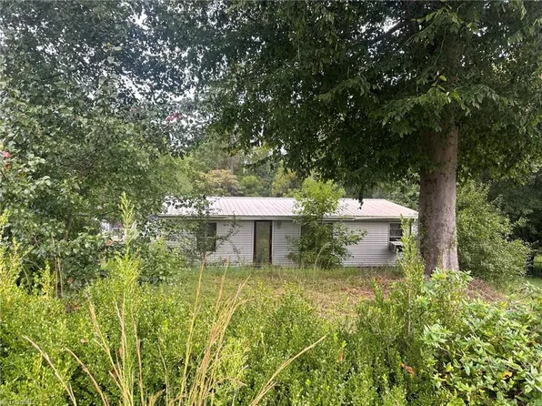 5277 Andys Dr, Winston Salem, NC 27107