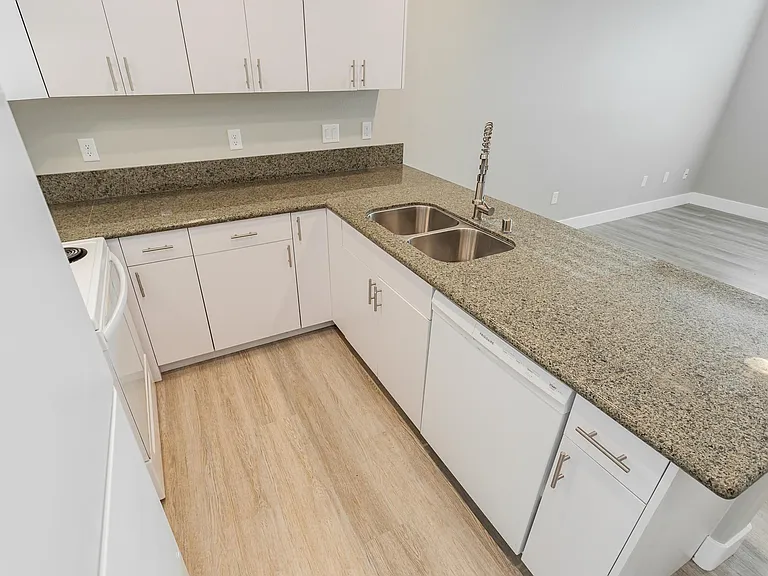 1681 S Dandelion St #1 — Photo 2