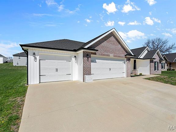 2nd image of 830 Lochinvar Ln