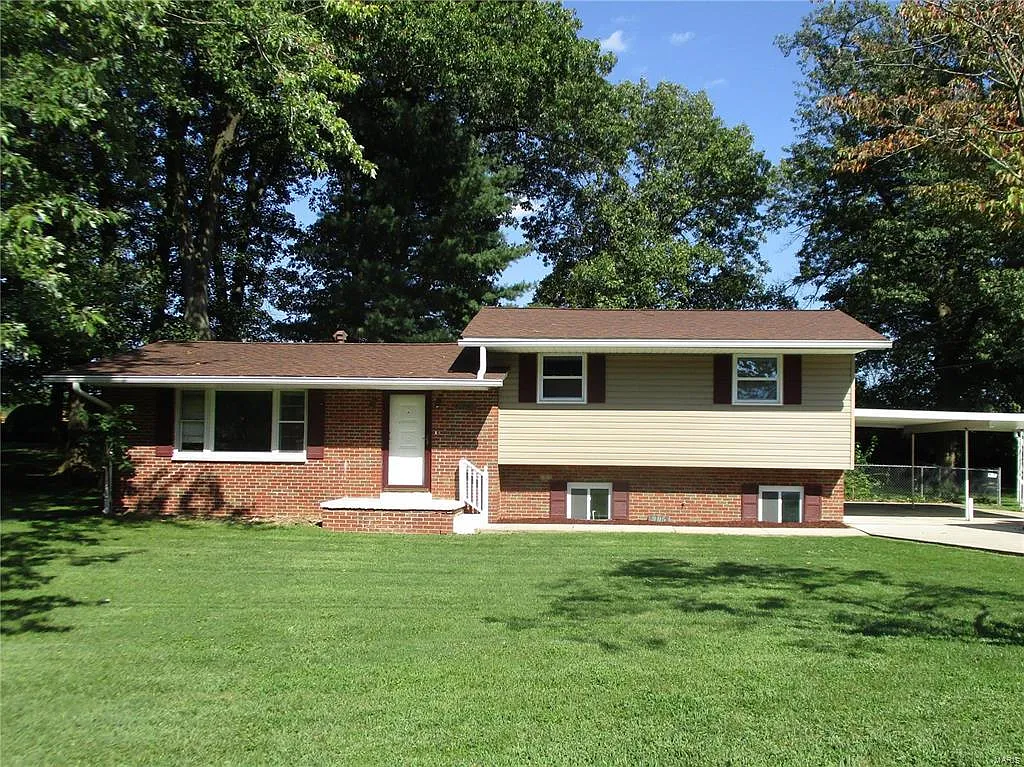 905 Circle Dr photo 1
