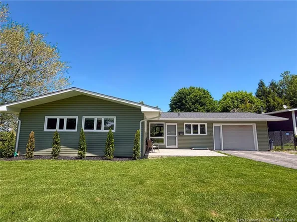 346 Gilmour St, Oromocto, NB E2V 1E6