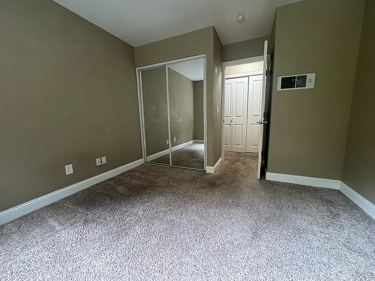 233 Enterprise Dr — Photo 15