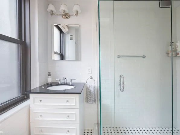 210 East 73rd Street image 5 of 9