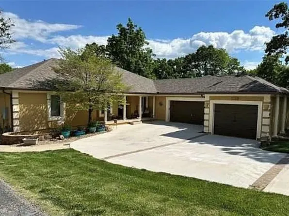 328 N Winnebago Dr, Lake Winnebago, MO 64034