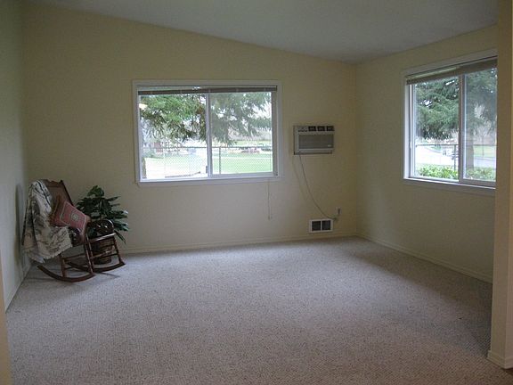 3rd image of 805 Edelweiss Ln SE
