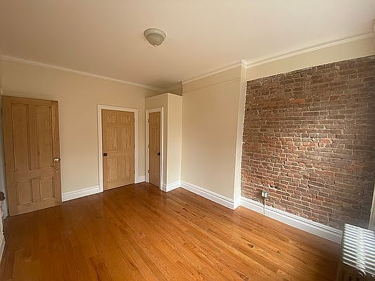 3rd image of 333 Marion St APT 2