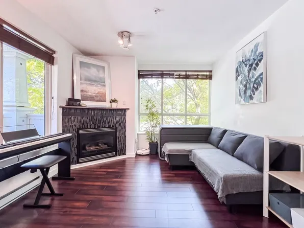 1111 Lynn Valley Rd #306, North Vancouver, BC V7J 3V4