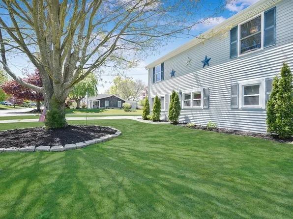 23 Sweeney Ln, Bristol, RI 02809