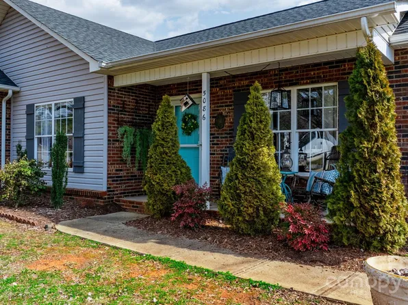 5086 Gateway Dr, Claremont, NC 28610
