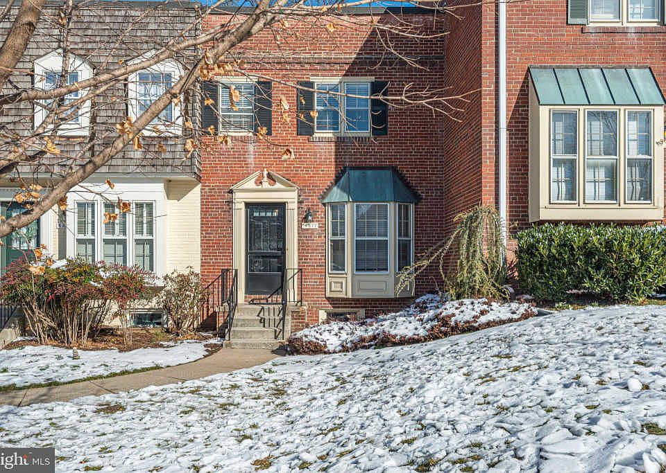 1st image of 4877 Chevy Chase Dr #158