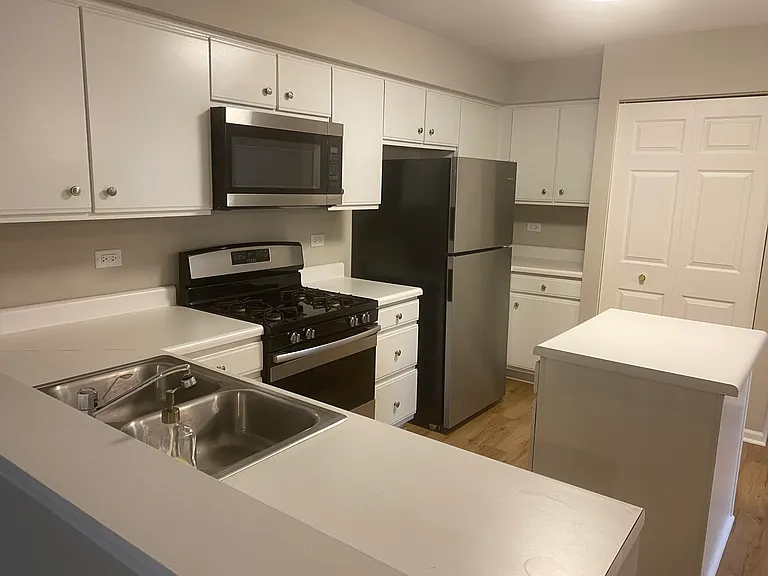 251 Old Oak Ct W — Photo 5