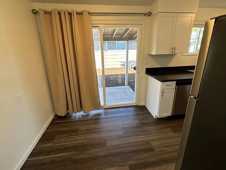 351 Clay St E — Photo 5