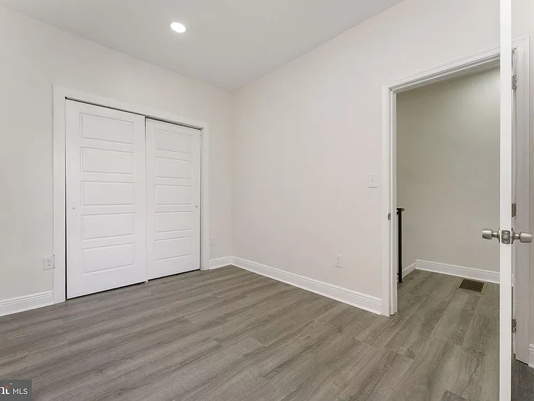 5426 Webster St — Photo 22