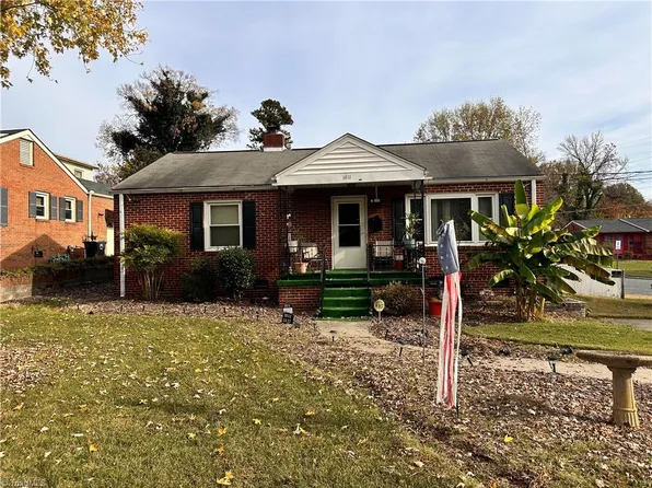 1811 S Benbow Rd, Greensboro, NC 27406