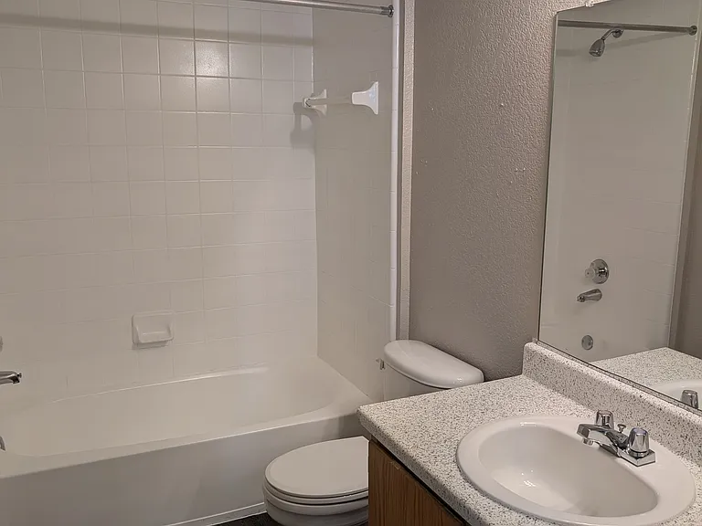 Lakeview Apartments — Photo 41