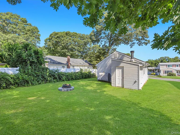 22 Maplewood Ave — Photo 4
