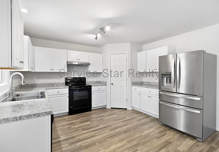 214 W Watson Ct — Photo 12