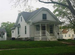 521 34th St NE, Cedar Rapids, IA 52402