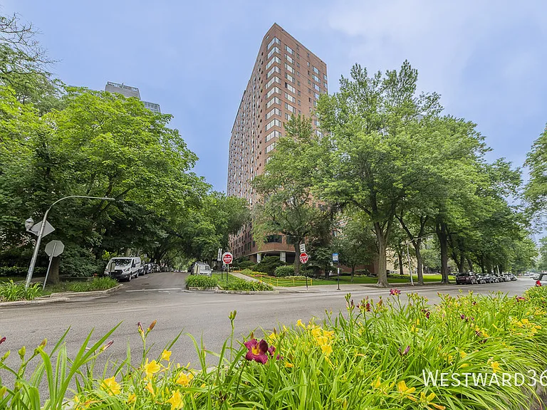 3100 N Lake Shore Dr #1912 — Photo 1