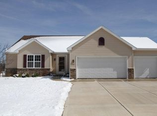 1226 Iris Ln, Grafton, WI 53024