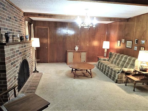 4th image of 2328 E Windsor Dr
