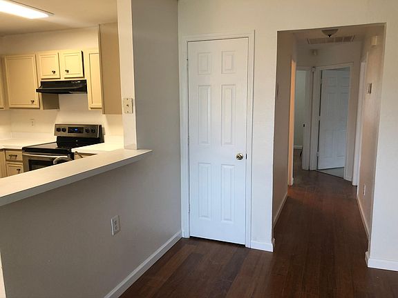 4th image of 212 Woodhill Dr