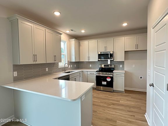 3rd image of 1016 Setting Sun Boulevard NE
