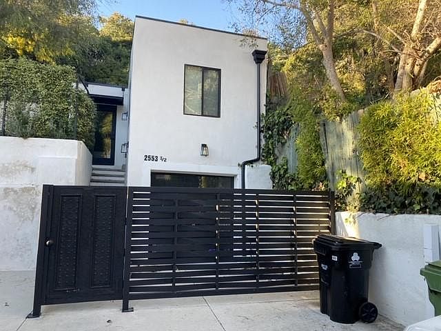 driveway leading to house