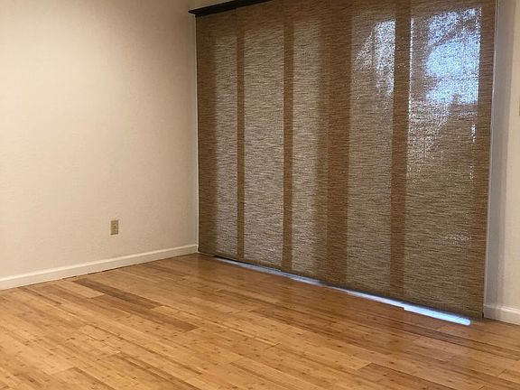 5th image of 2905 Niagra St APT 171